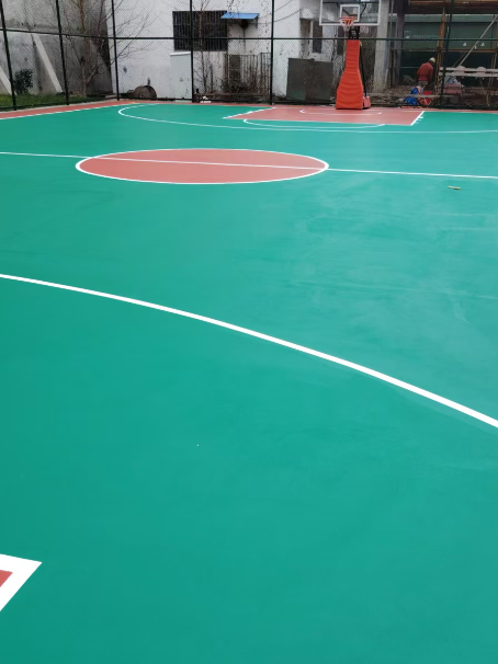 澄海 球场长期使用易出现地面开裂
